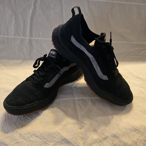 Vans Men's Black and White Sneakers - Picture 2 of 3